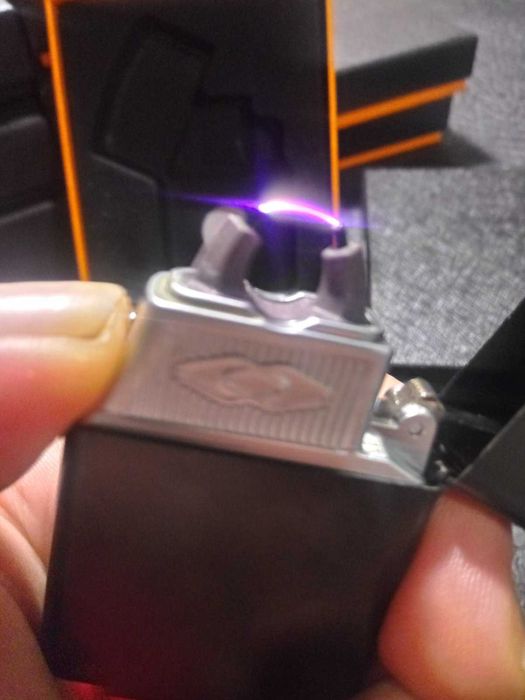 Зажигалка дуговая usb в подарочной упаковке LB-766. Цвет; черный.
