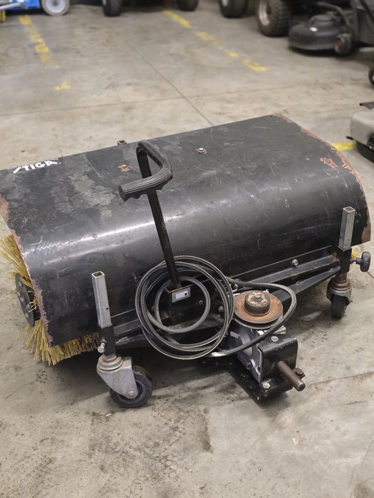 Zamiatarka do traktorka STIGA Park / Villa