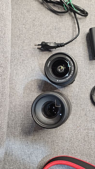 Maquina fotográfica Canon 2000D 18-45mm + 75-300mm