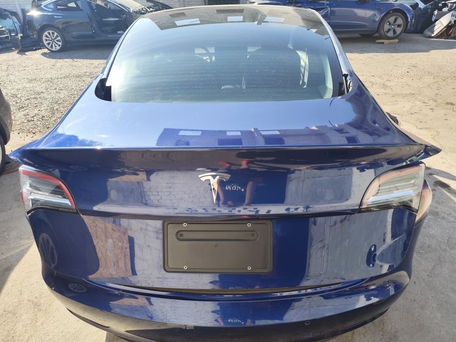 Продам Ляду на Tesla model 3 Y / Крижка багажника на Tesla model 3 Y