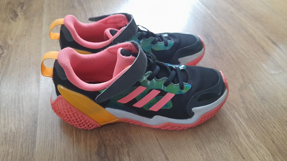 Buty adidas dla dziewczynki. Rozmiar podany na zdjęciu
