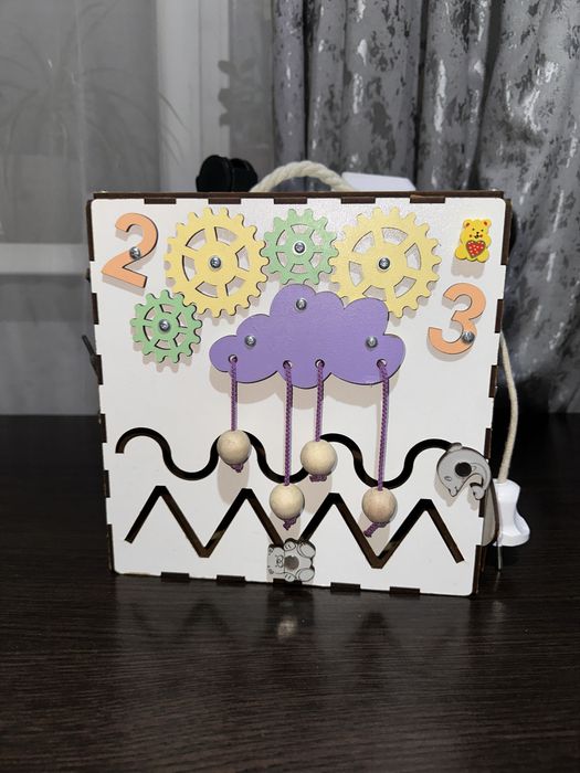 Продам Бізікуб-сортер розвиваючий з дерева 23х23х23 см