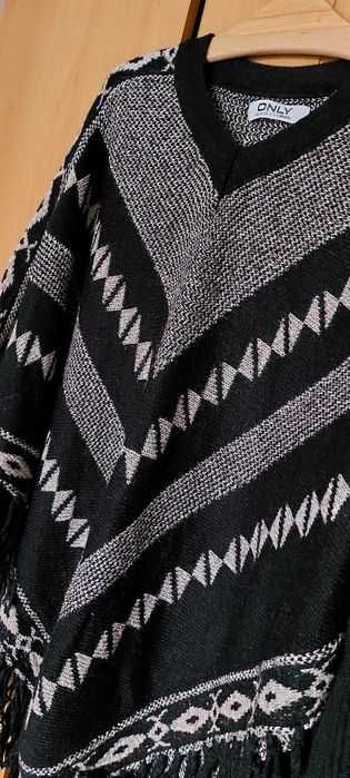 Ponczo z rekawami, sweter