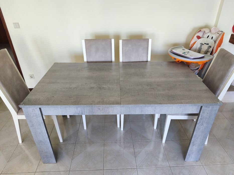 Mesa de madeira como nova