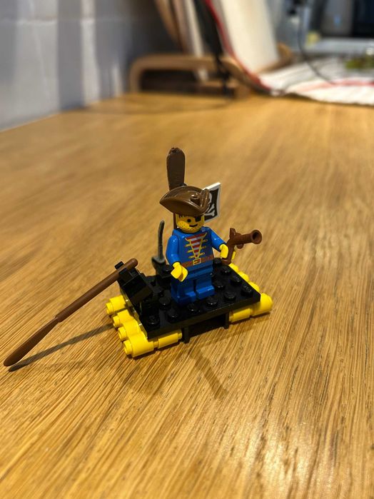 Lego 6234 Pirates - Tratwa z piratem i rekinem