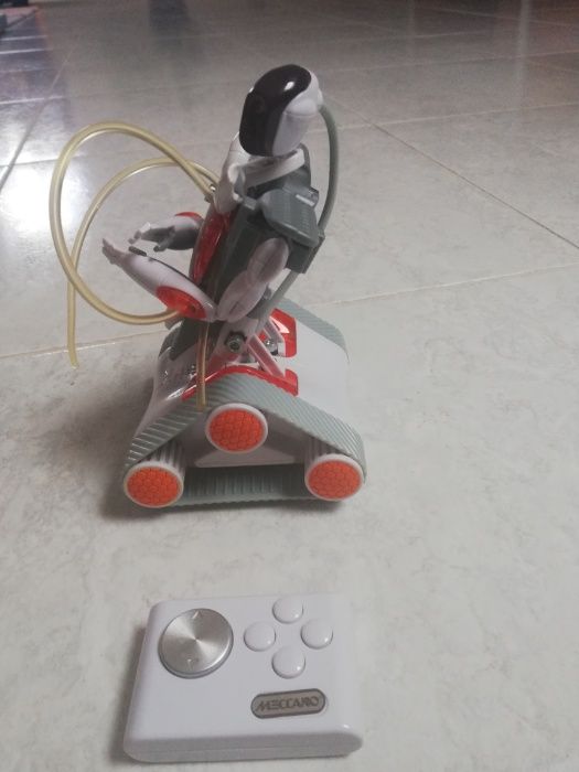 Robo telecomandado da mecano