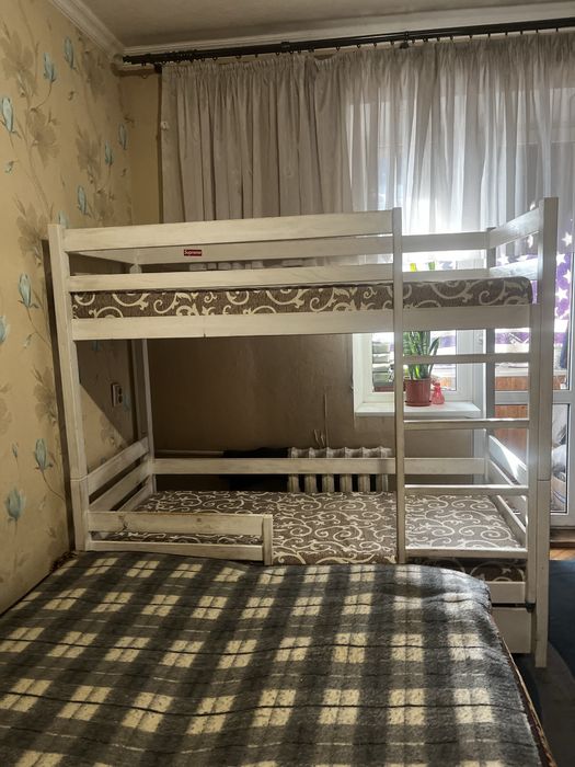 Двохярусне ліжко з ортопедичними матрацами