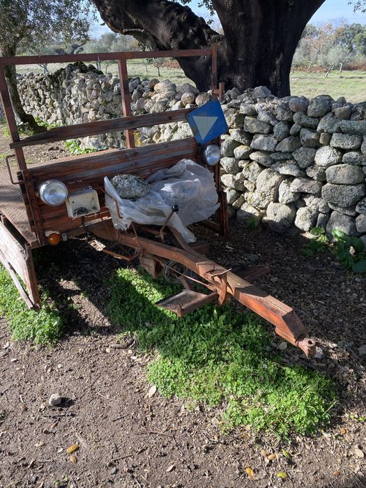 Reboque com caixa de velocidades