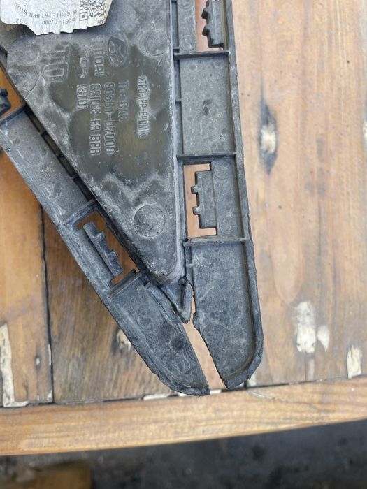 Продам решітку бампера Hyundai tucson2 оригінал 86561-d7000