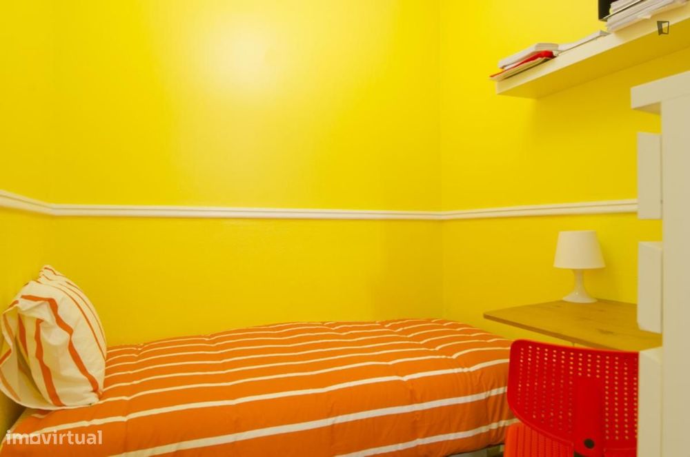 Quarto - localizado em Intendente Lisbon