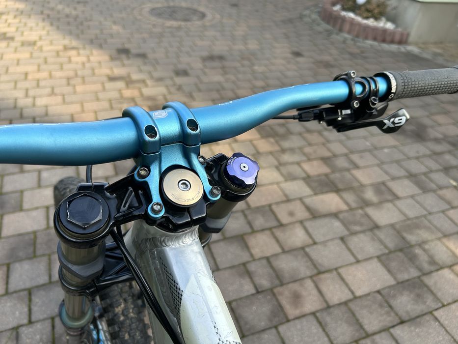 Rower zjazdowy Morewood Izimu