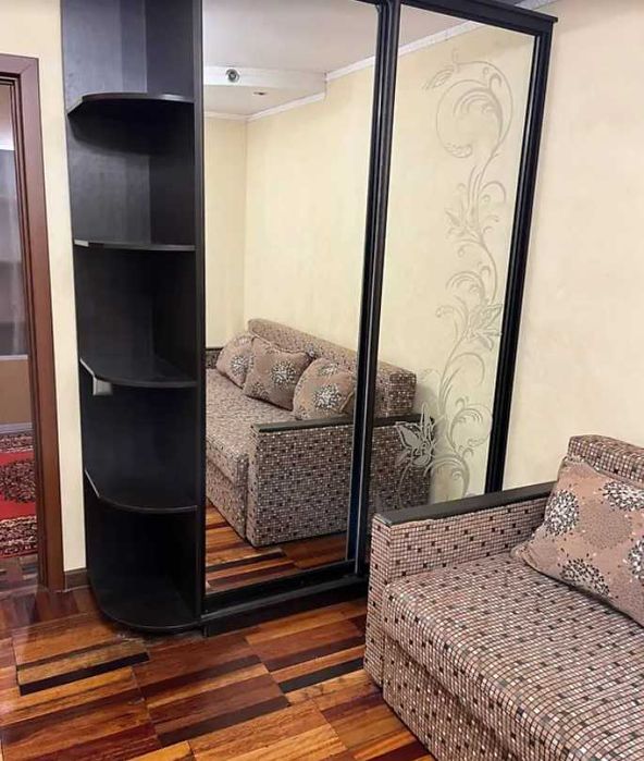 Продам большую 3к квартиру 70м2 метро Спортивная Метростроителей Серт