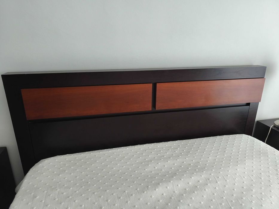 Mobília de quarto completa, madeira maciça. Ofereço colchão!