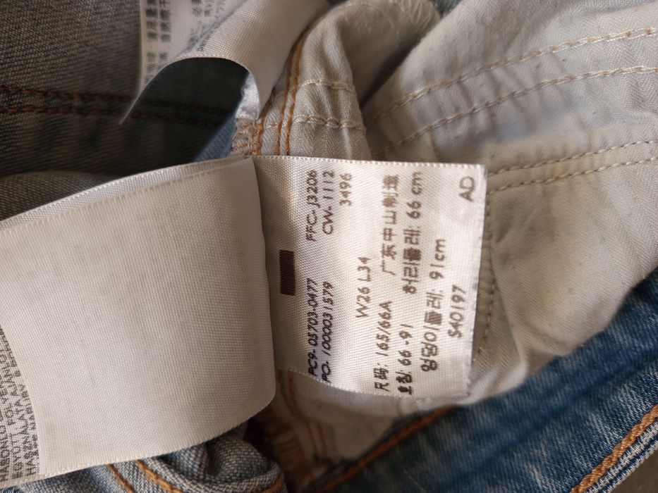 Продам джинсы Levi's