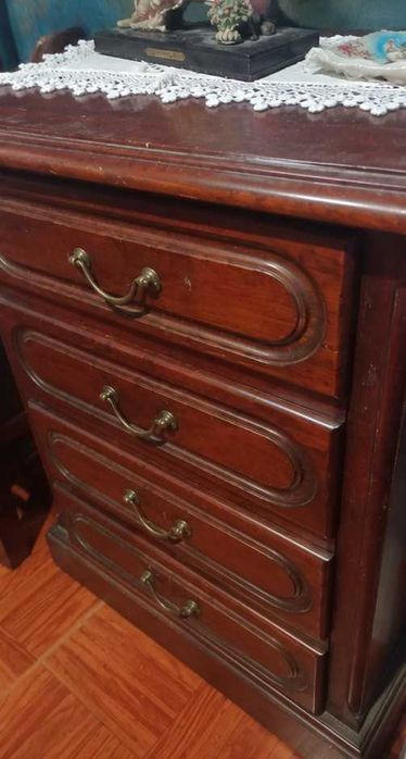 Conjunto de Quarto VINTAGE em Mogno | Guarda-Roupa + Estante c/ Espelho + Mesinha de Cabeceira