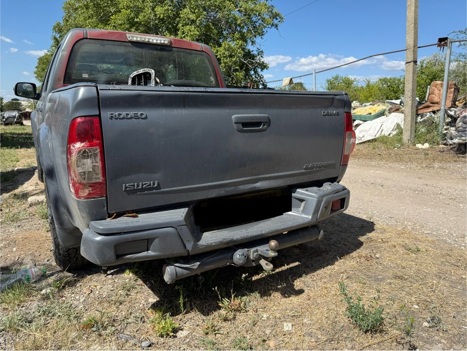 Isuzu  d-max Исузу Д-Макс 2.5/3.0 дизель МКПП/АКПП