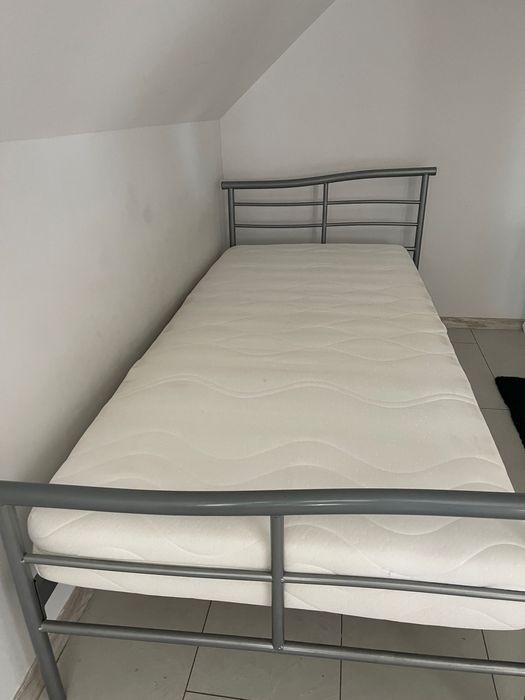 Sprzedam łóżko z materacem