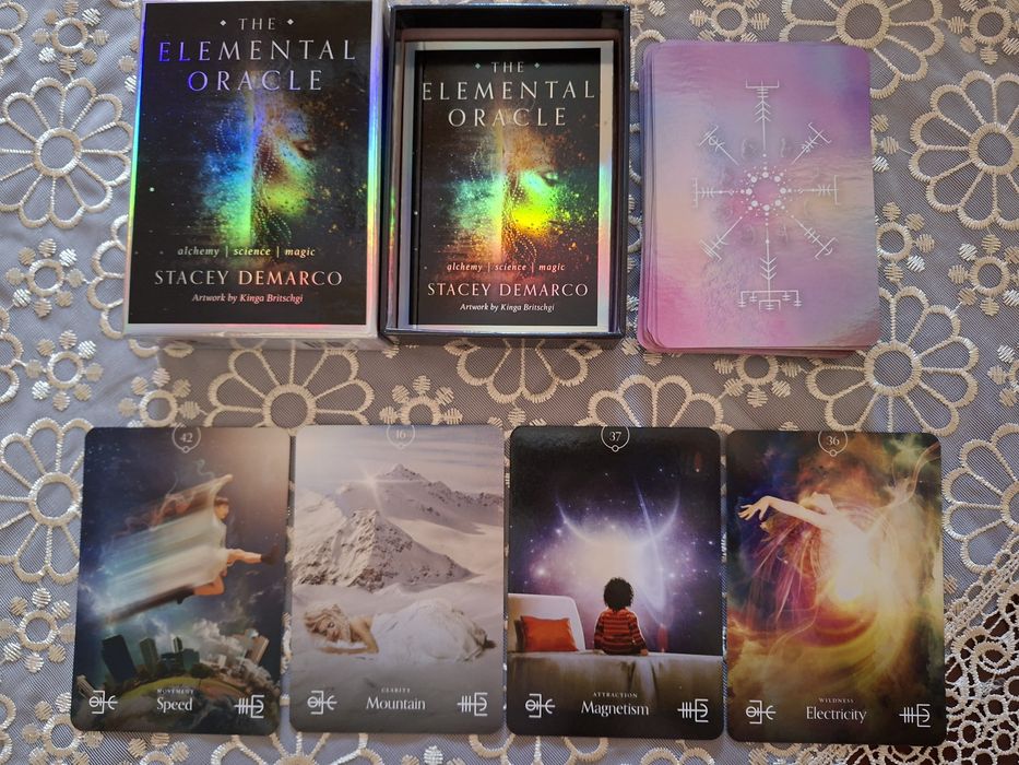 The elemental oracle de Stacey DeMarco