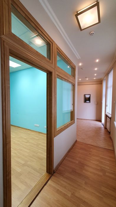 ПРОДАЖ ОФІСНОГО ПРИМІЩЕННЯ 69,1 м² в історичному центрі Мукачева