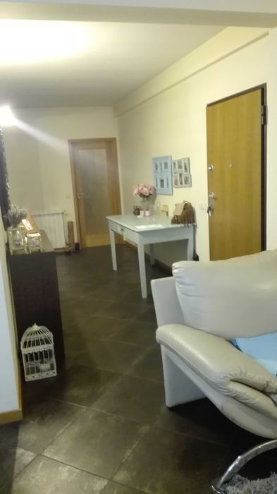 Apartamento T2 com suite casa de banho privada e quarto de vestir
