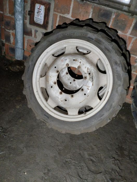 Koła wąskie 270/80r32 300/95r42 New Holland 150cm T5060 90 TL100 T5050