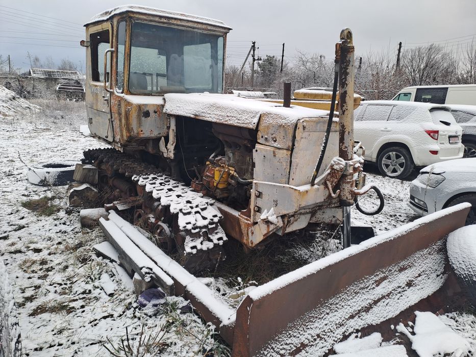 Бульдозер Д-606 під відновлення