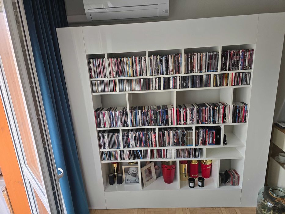 Regał drewniany ,lakierowany na biało