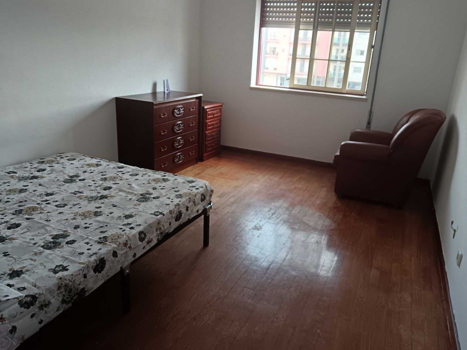 Quarto para aluguer no entrocamento