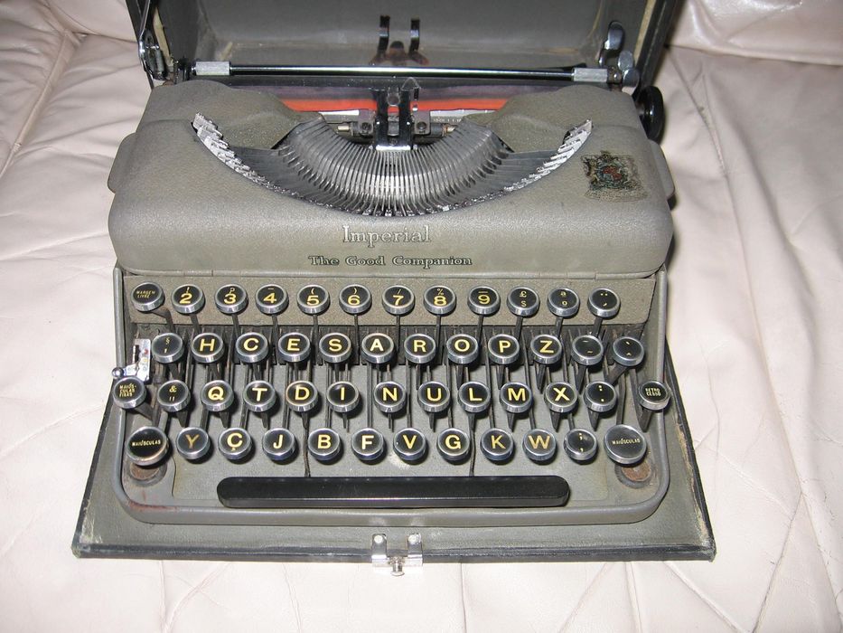 Máquina de escrever ANTIGA