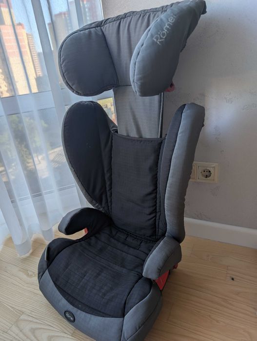 Дитяче автомобільне крісло Britax Römer KIDFIX ISOFIX.