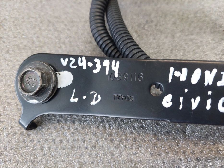 Encaixe de cinto frente direito HONDA Civic VIII Hatchback (FN_, FK_)