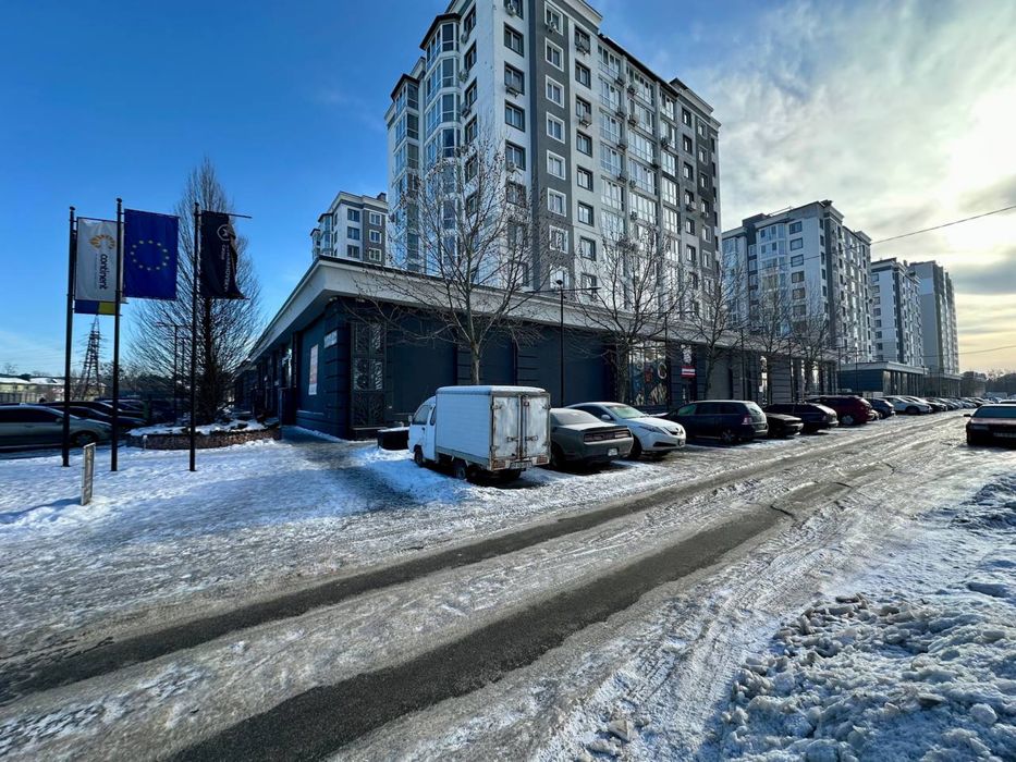 ТОП-локація Бучі,Комерція 1098 м², високі стелі, потужність 100 кВт