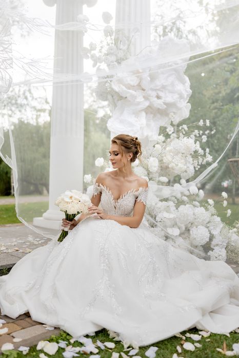 Продається весільна сукня