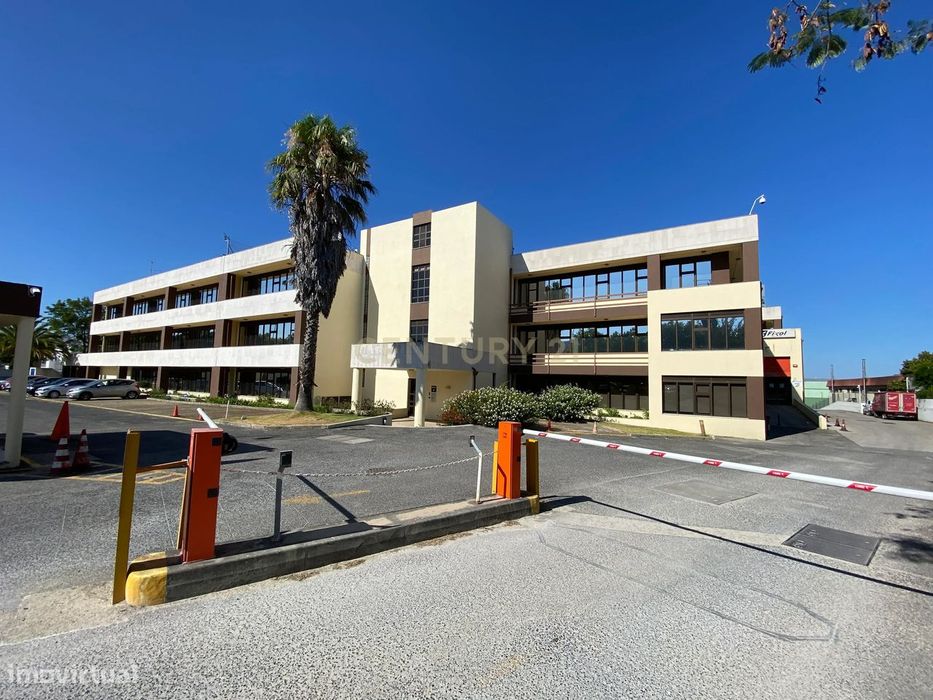 Escritório em Condomínio Fechado com Segurança 24 horas - Alfragide