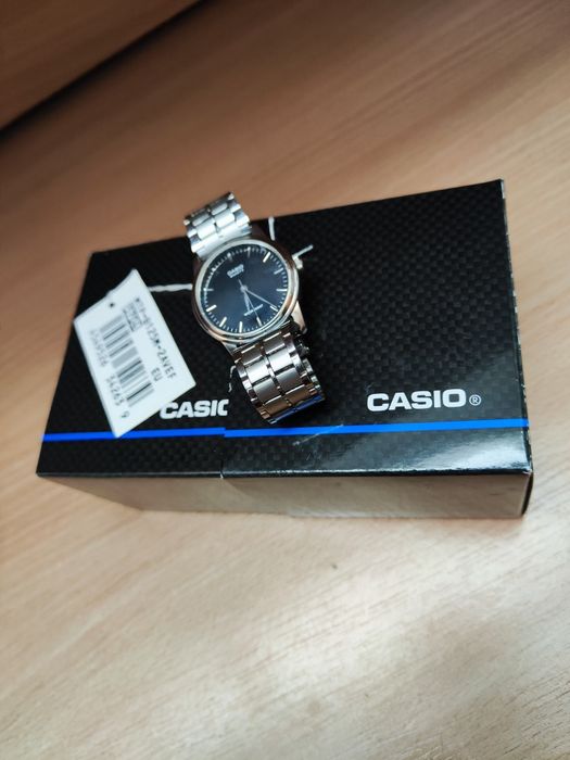 Zegarek casio srebrny