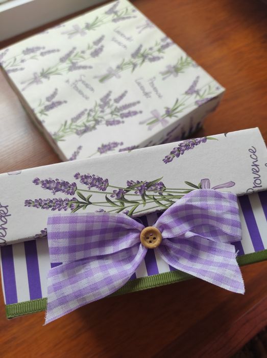 Подарункові коробки