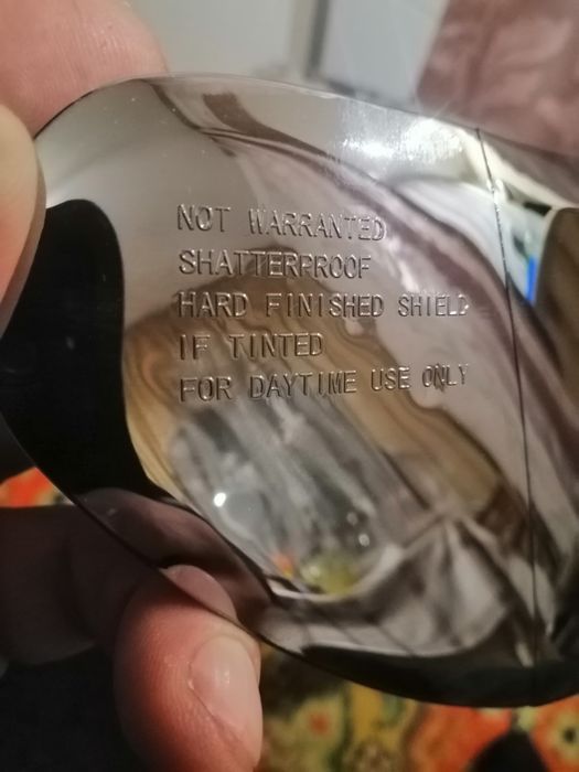 Візор мотошлема.