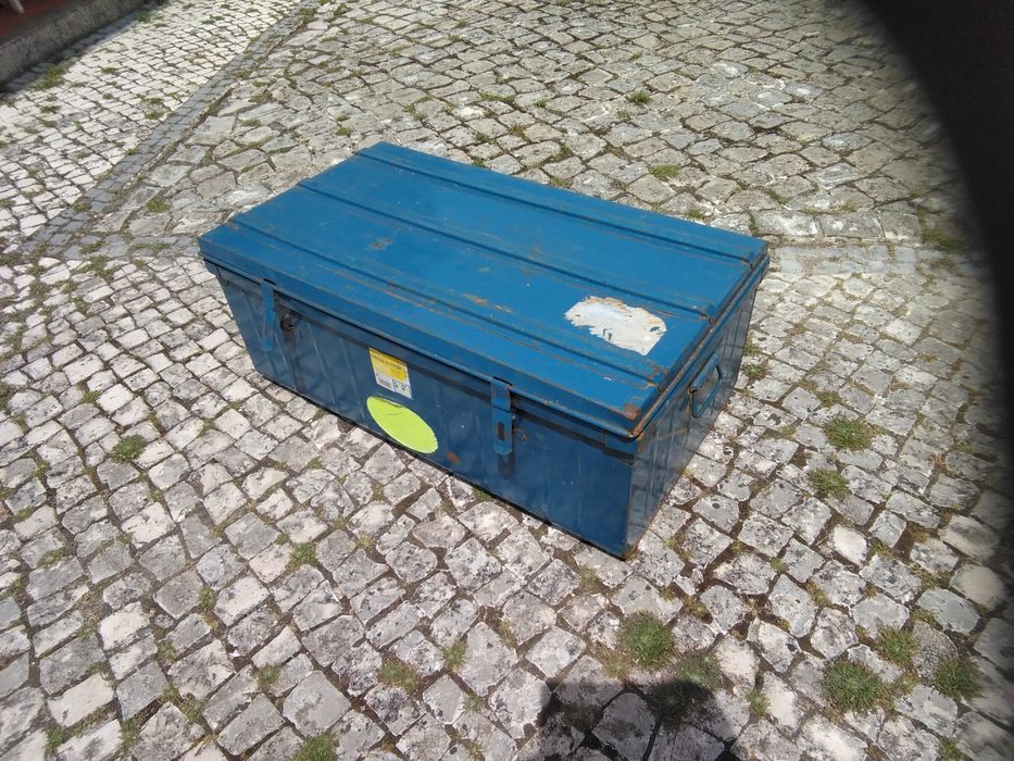 Mala de porão metálica