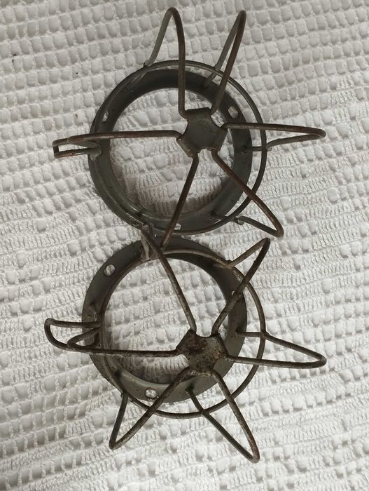 Oprawki metalowe zabezpieczające do lampy