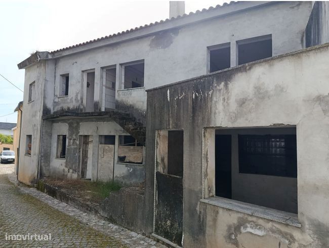 Prédio para venda — Tourais E Lajes, Guarda