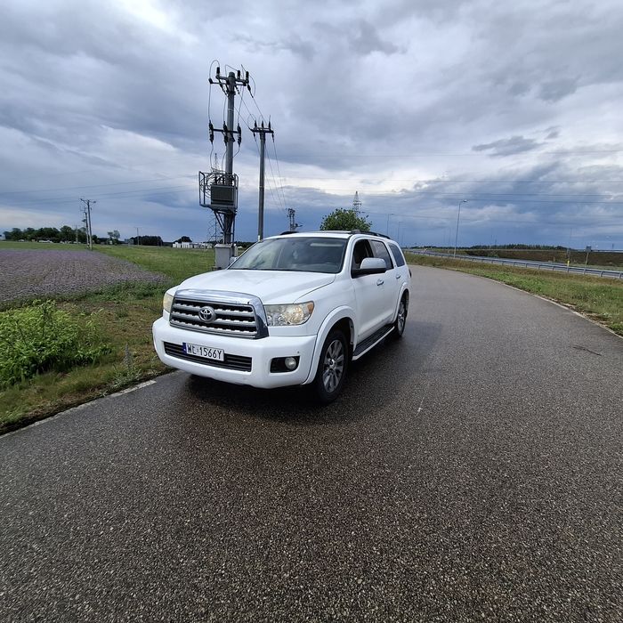 Toyota Sequoia  5.7 v8