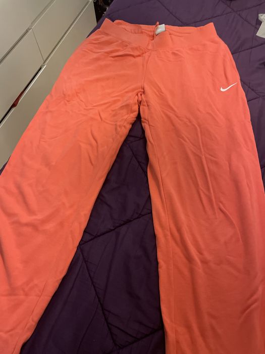 Calças de mulher nike novas  tamanho L