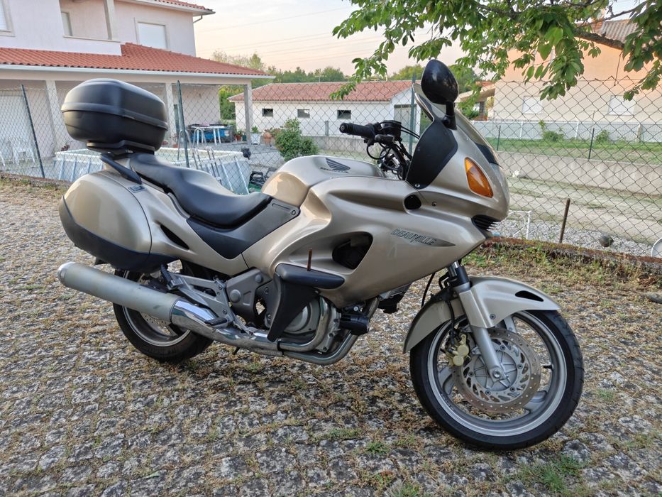 Honda Deauville NT650V