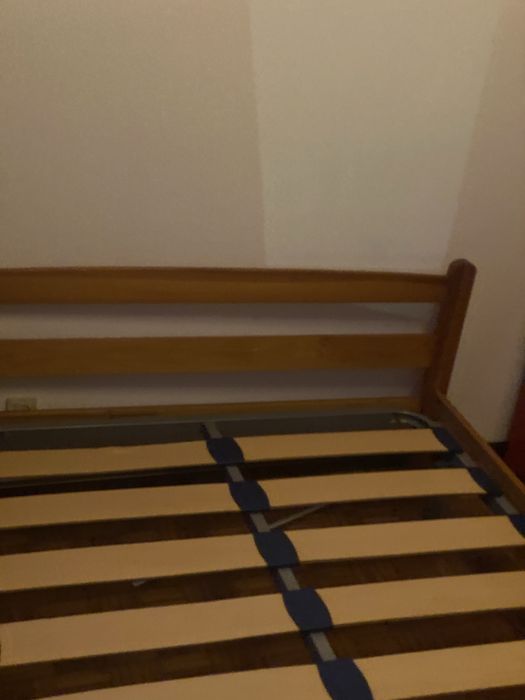 Cama em pinho com estrado