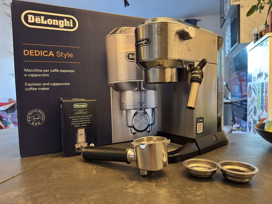 DELONGHI Dedica Style EC685.M