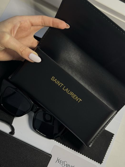 Сонцезахисні окуляри YSL
