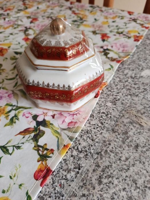 Peça em porcelana