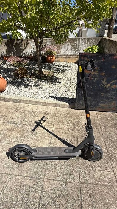 Trotinete Elétrica XIAOMI MI Essential (250W - Autonomia: 20 Km - Preto)
