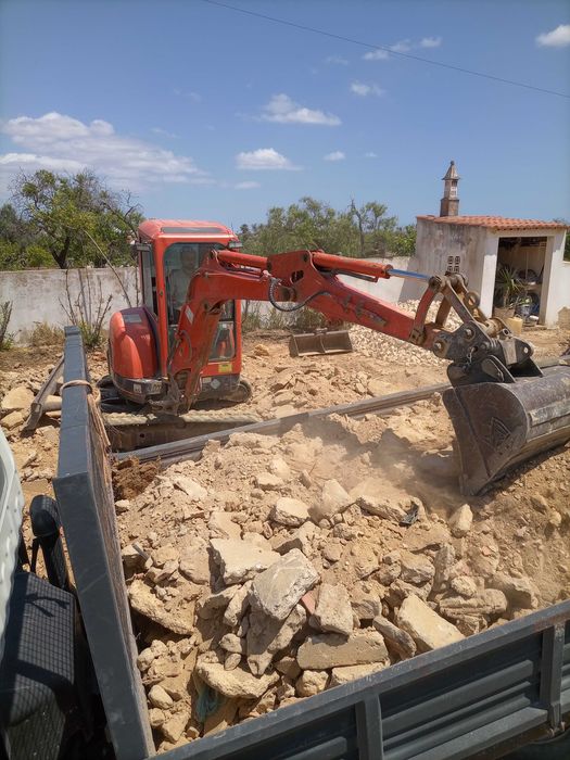 Excavações demolições vedações. Landscaping and excavations