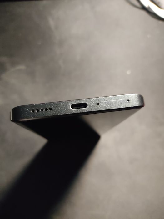 Продаю Xiaomi Redmi Note 13 Pro Plus 5G 8/256 Midnight Black. (обмін не цікавить)